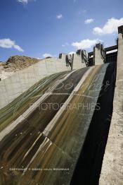 Image du Maroc Professionnelle de  Le Barrage Allal Al Fassi est situé dans la Province de Sefrou sur Oued Sebou avec un volume de stockage de 63.7 Mm3, il contrôle un bassin versant de 5.400 km2. Ce Barrage a été mis en service en 1990. But de l'ouvrage  production d'électricité, irrigation et protection contre les crues, Jeudi 8 septembre 2005. (Photo / Abdeljalil Bounhar)